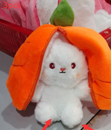 Wanghong mignon se transforme en jouet en peluche de poupée de lapin aux fraises