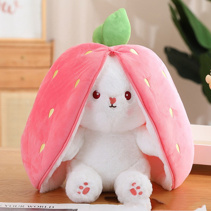 Wanghong mignon se transforme en jouet en peluche de poupée de lapin aux fraises