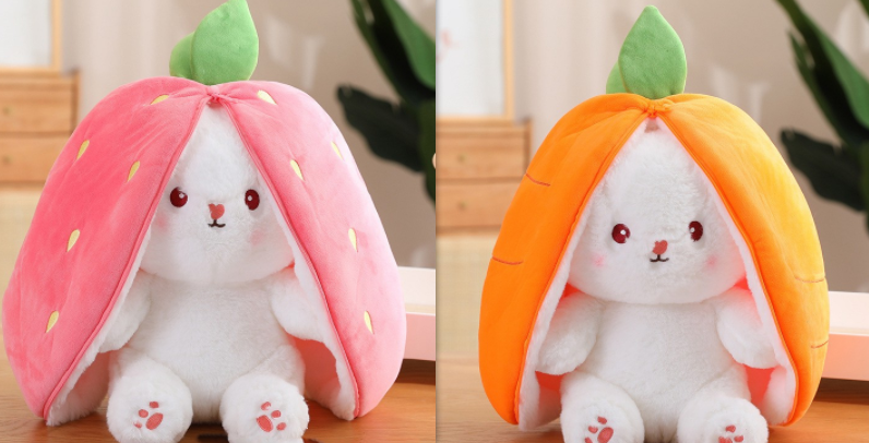 Wanghong Cute se transforma em brinquedo de pelúcia de boneca de coelho de morango